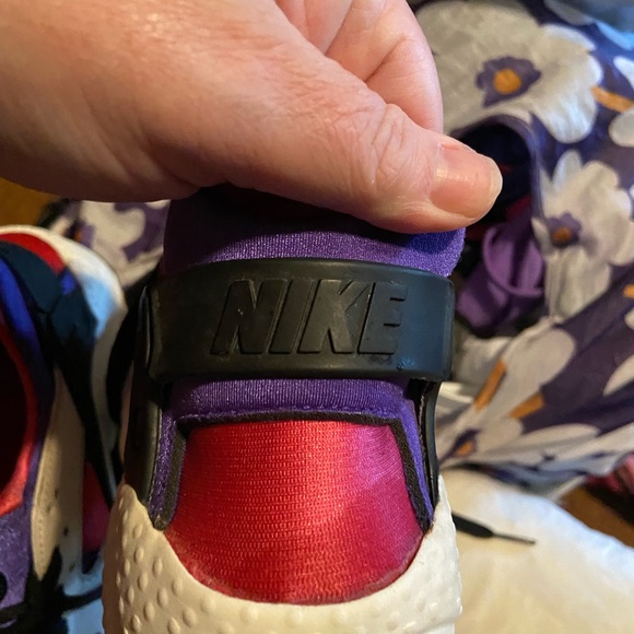 Nike size 6 youth - Picture 7 of 7